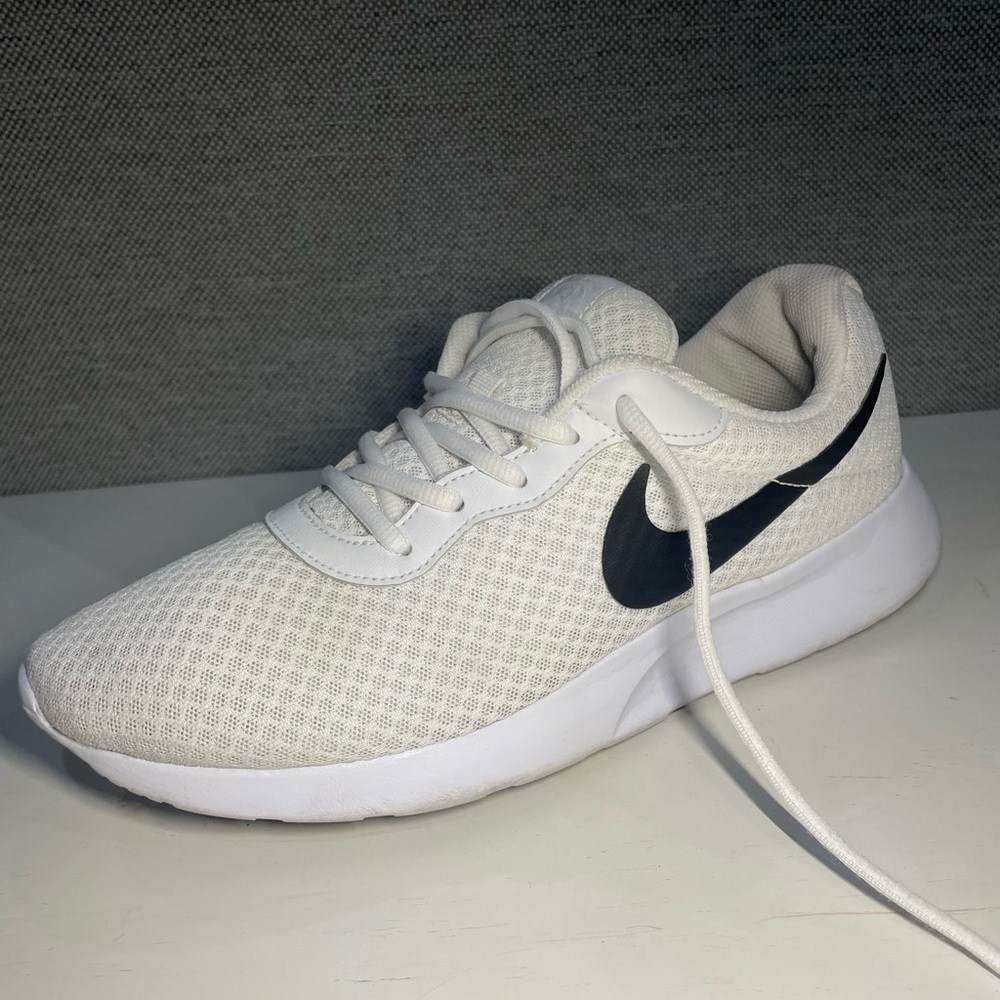 Nike White Men’s White Athletic Shoes. Size 10. R… - image 1